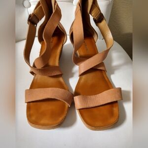 Lucky Brand size 10 sandals